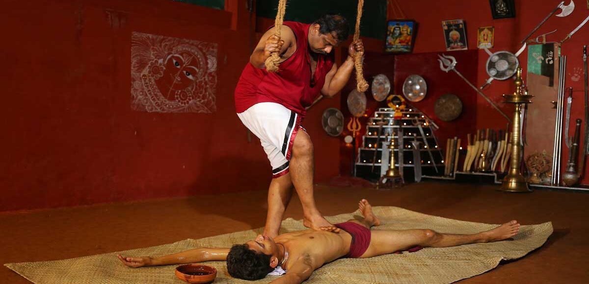 Le massage avec les pieds en Ayurveda